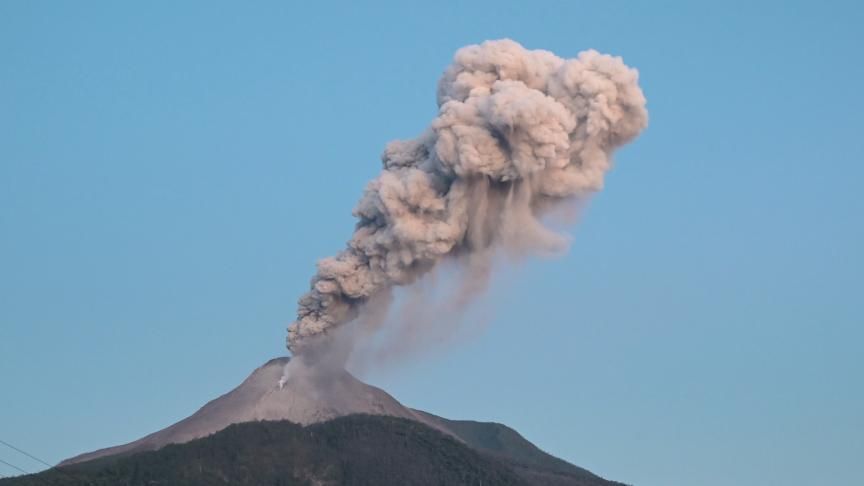 Volcán Lewotobi Laki-Laki de Indonesia entró en erupción (+Detalles)