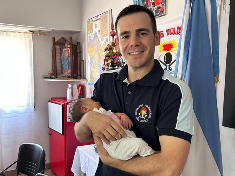Le otorgaron un reconocimiento a Matías Casen, el Bombero que salvó la vida de una bebé