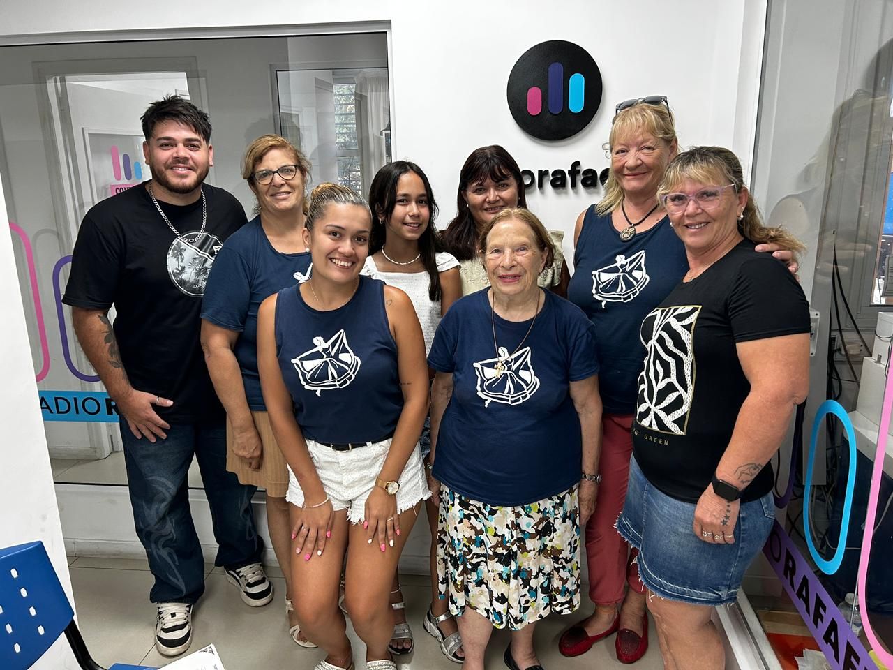 Noemí Batistoni - directora del grupo | Lucas Gallano / Andrea Gómez / María Isabel Meyer / Claudia Vega /  Julieta Orellano / Agostina Orellano - bailarines