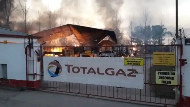Tucumán: incendio y explosiones en una planta distribuidora de gas