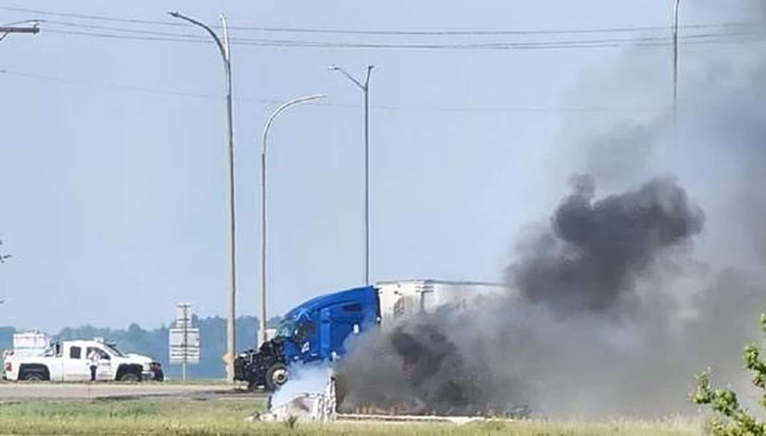 ¡TRAGEDIA EN CANADÁ! Al menos 15 muertos en accidente vial (+Video)