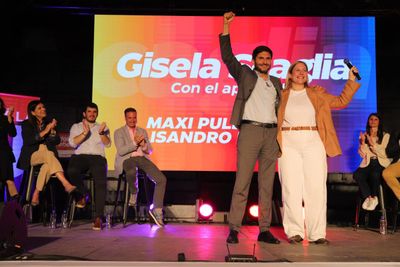 Scaglia llenó el Olimpia: multitudinario apoyo a la candidata de Chiarella, Enrico y Pullaro