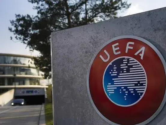 Federaciones de la UEFA se suman a la quita de apoyo a Infantino. Foto:EFE