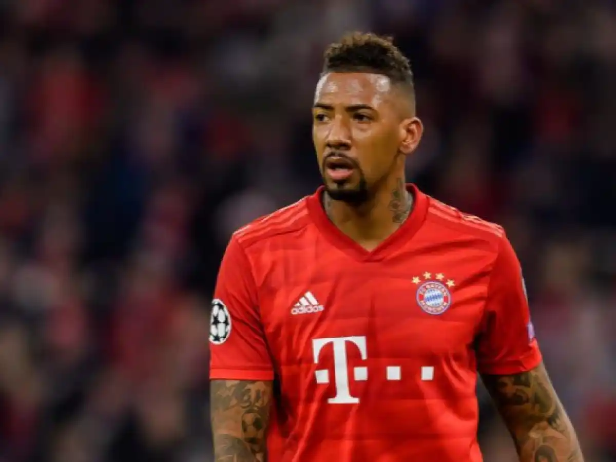 Bayern Munich multó a Boateng por quebrar la cuarentena