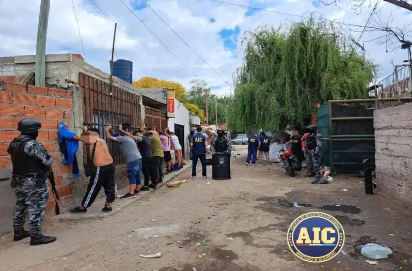 Desbarataron una banda narco y detuvieron a 13 personas en múltiples allanamientos en Vía Honda