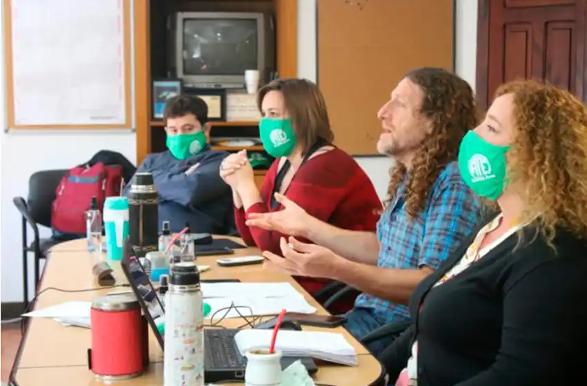 Provincia recibe a estatales: suba por encima de la inflación y pases a planta, los ejes de la paritaria