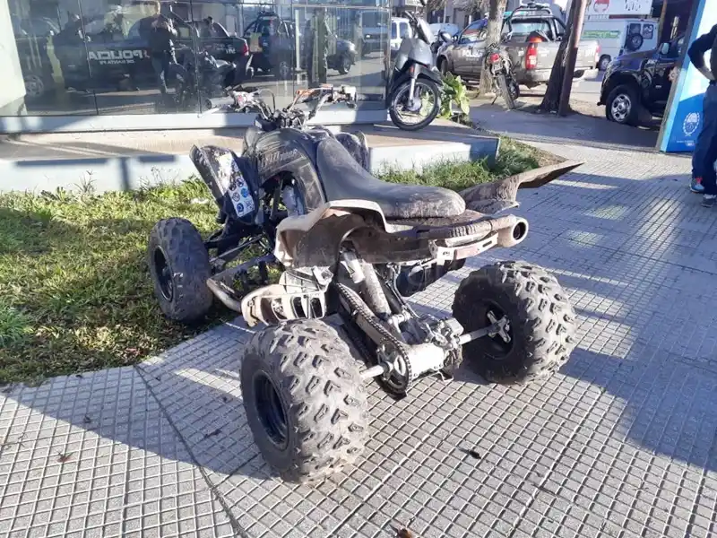 Barretearon un portón y se robaron un cuatriciclo