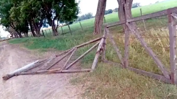 Huellas de un vehículo se hallaron en el predio rural cercano a La Dulce