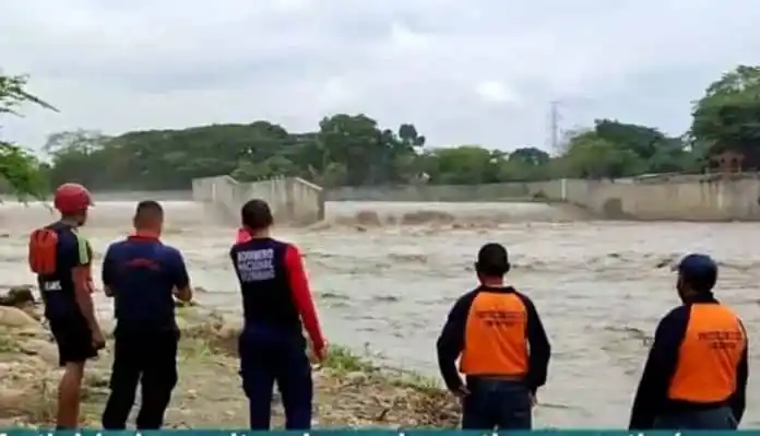 LLUVIAS COBRAN UNA VÍCTIMA EN LARA: muere un niño tras deslizamiento de tierra