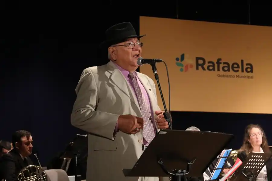 Cepeda interpretó “Los cosos de al lado” y el Poema a Rafaela “Rafaela cofre de Recuerdos”