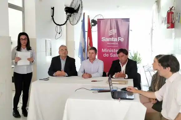 Calvo participó de la apertura de ofertas de la Licitación para la Reparación de un Centro de Salud 