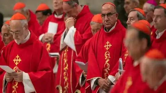 CARDENALES se aprestan al encierro del cónclave: hacen últimas reuniones antes del 7MAY