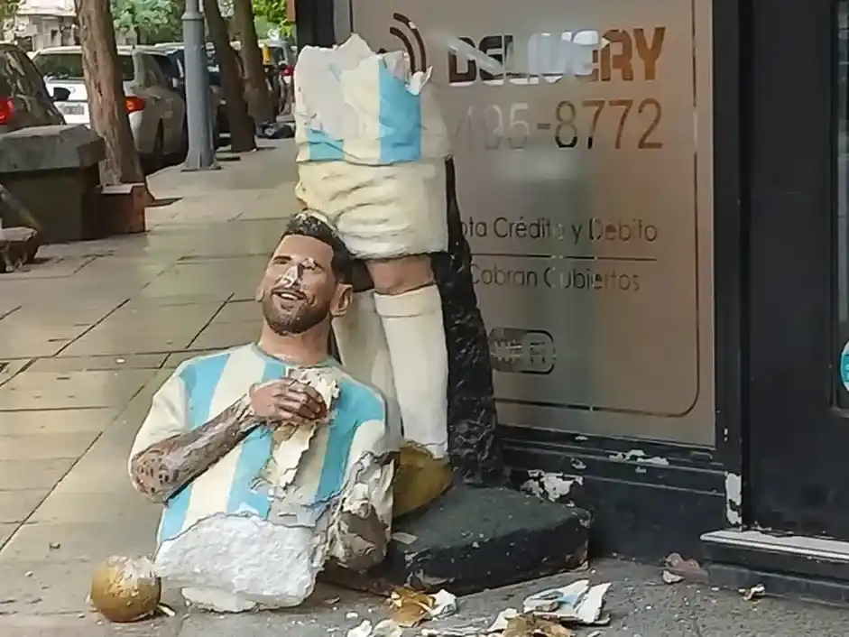 Así quedó la estatua de Messi