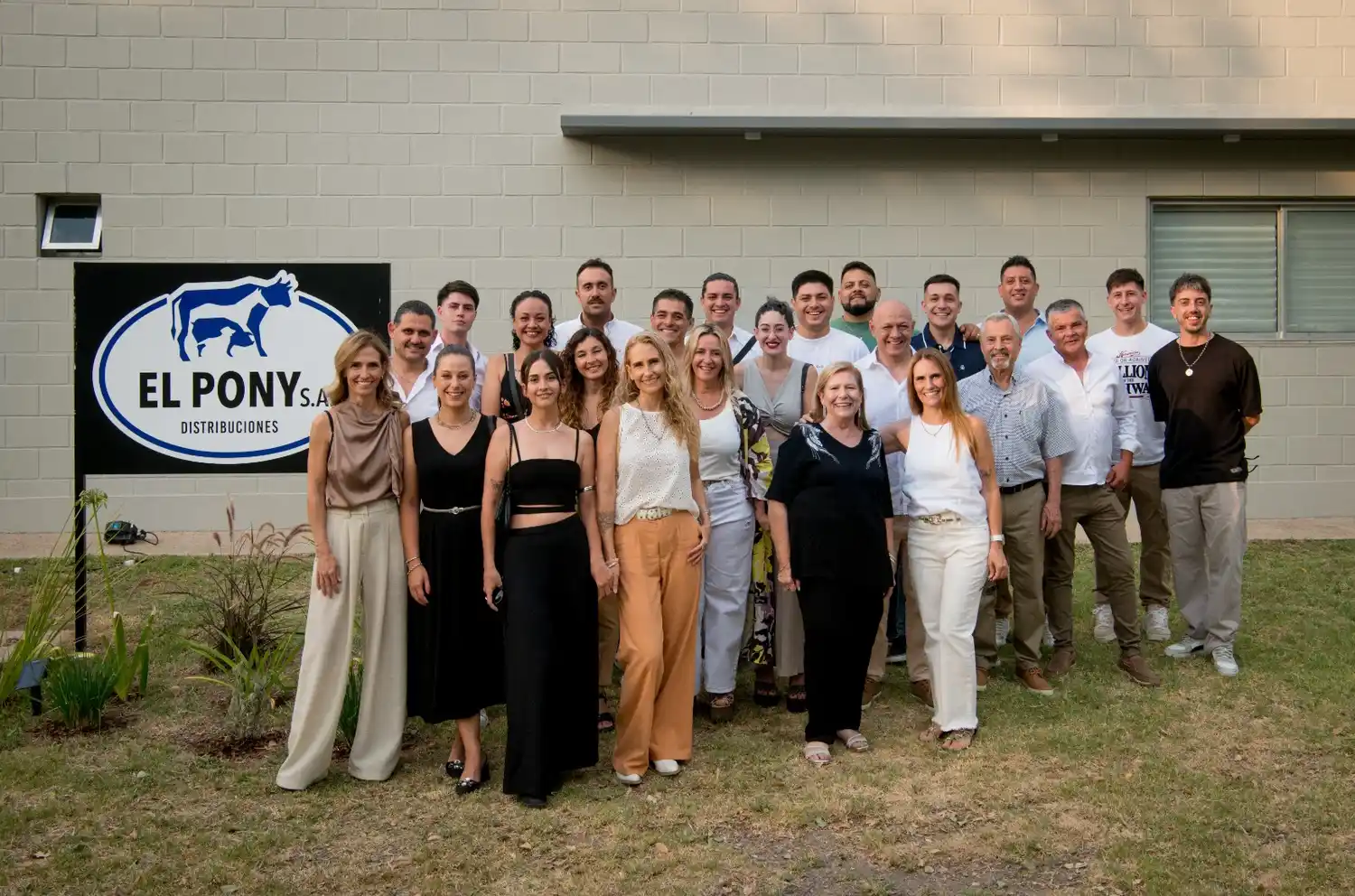 El personal de El Pony SA