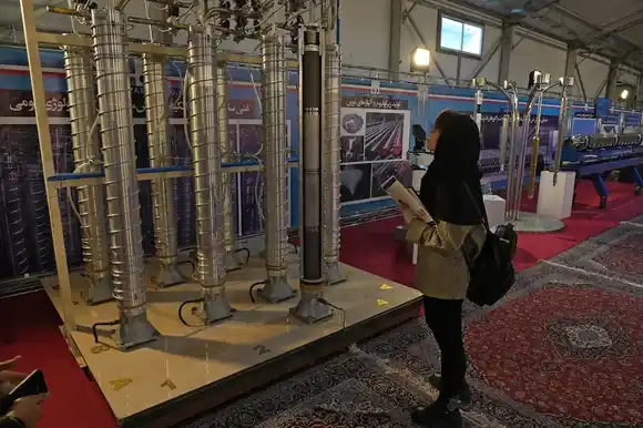 El régimen de Irán informó que mantendrá diálogos sobre su programa nuclear con Francia, Alemania y el Reino Unido