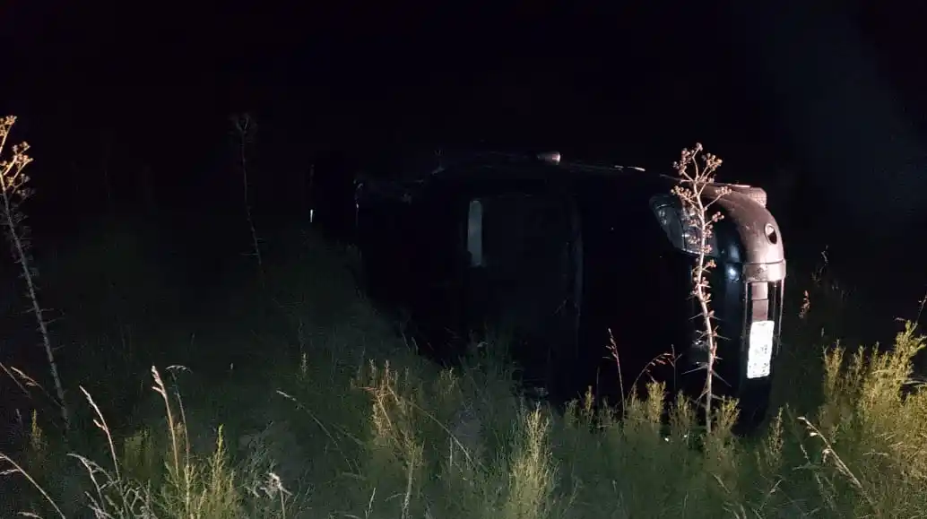 Una familia volcó con su automóvil en la ex Ruta Nacional 18