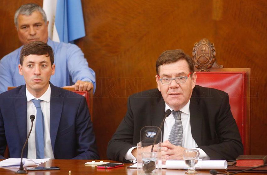 Montenegro: "A partir del 1 de enero vuelve la bonificación docente"
