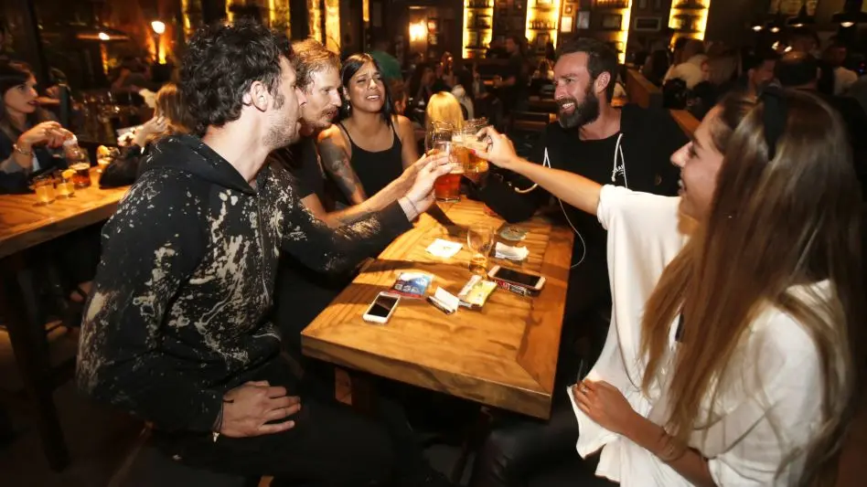 Presentaron un proyecto para ampliar los espectáculos en locales gastronómicos. 