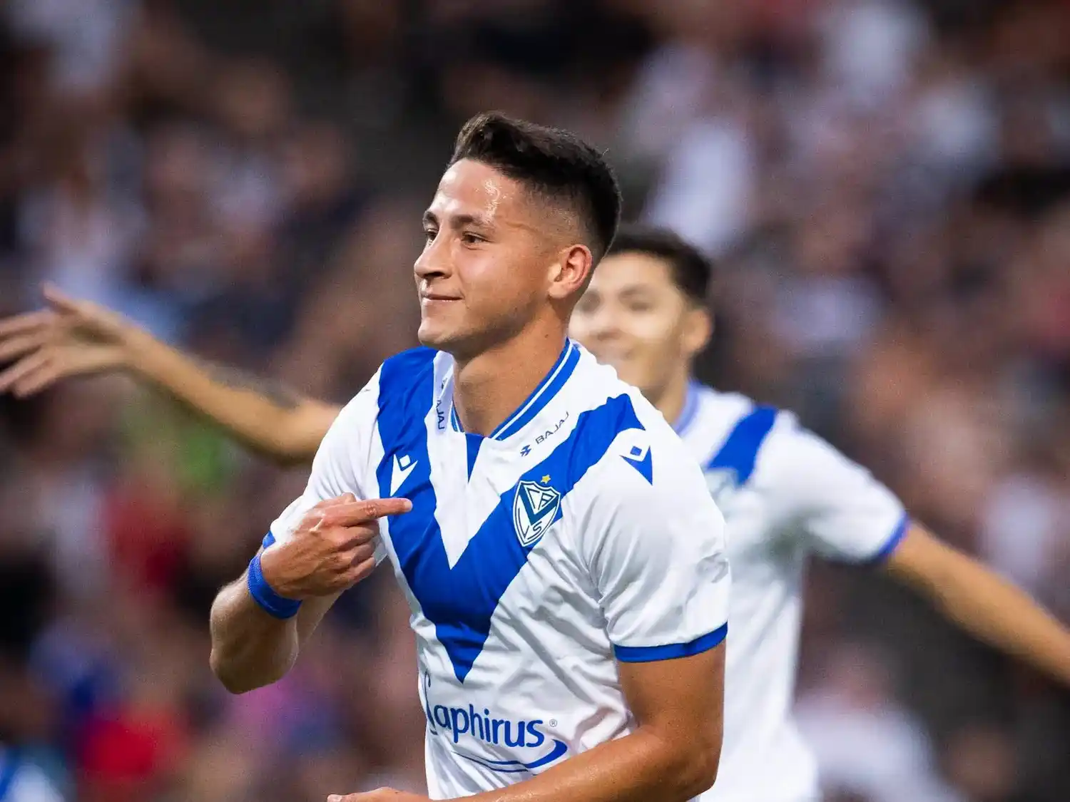 Florian Monzón festeja el primer gol velezano.