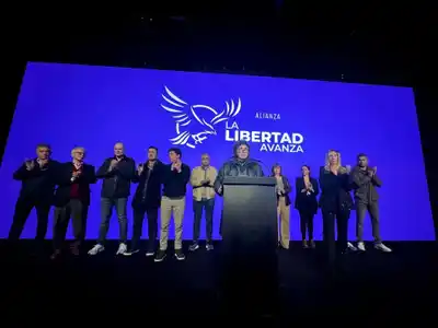 Javier Milei encabezó el acto de anoche en Rosario.
