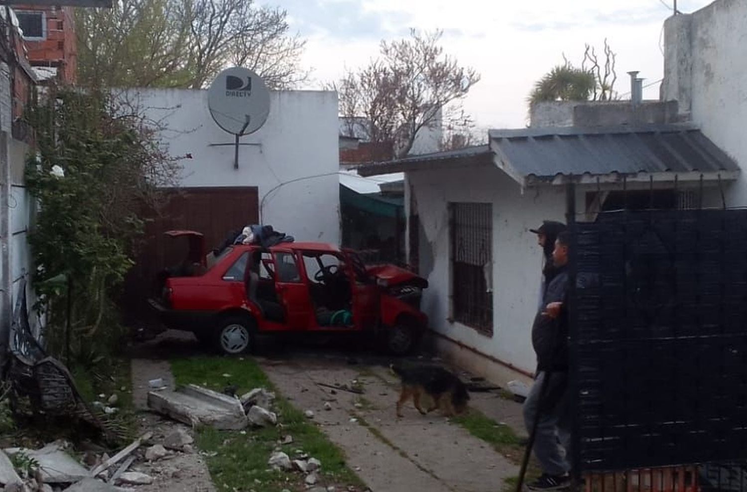 Tenía 22 años el conductor que murió al chocar contra una casa