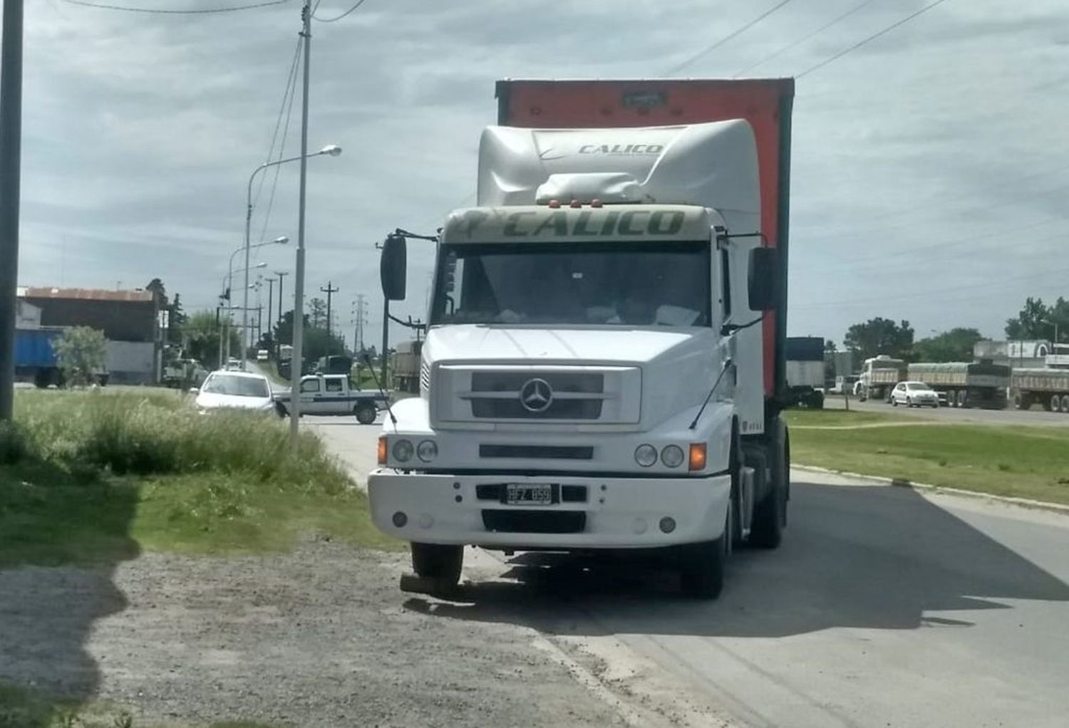 El policía accidentado no presenta mejorías