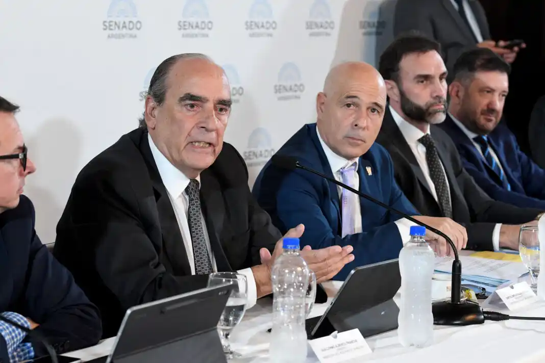 Tras una polémica y con cruces por el “nido de ratas” comenzó el debate por la Ley Bases