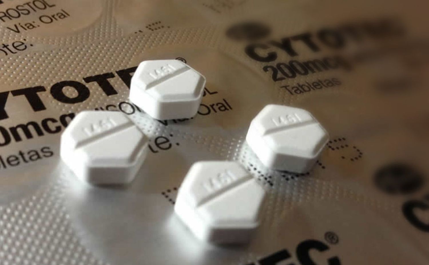 Revés al aborto legal: La Justicia suspendió la venta de misoprostol
