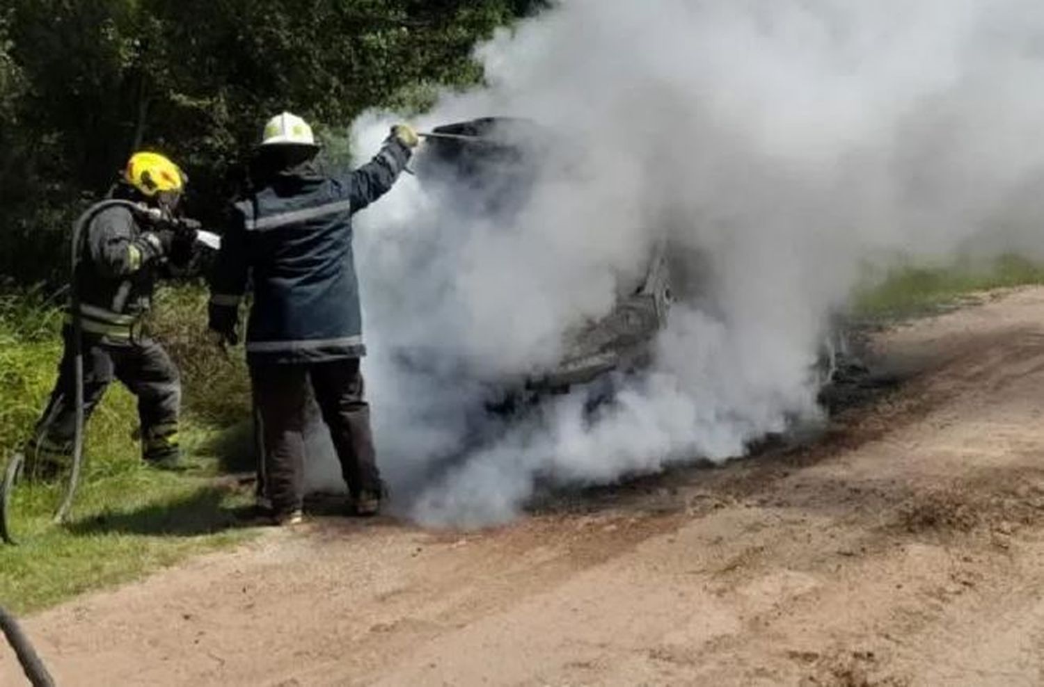 Bomberos intervinieron en dos accidentes: un conductor fue hospitalizado