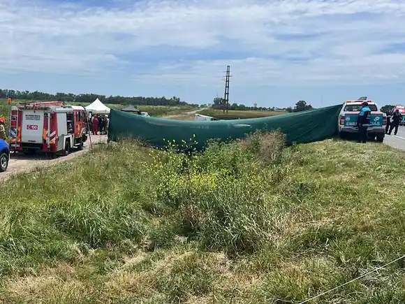 Aprehendieron al chofer del micro que volcó en Ruta 2 y dejó dos muertos