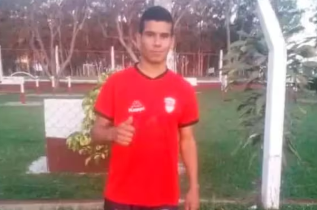 muerto pared futbol