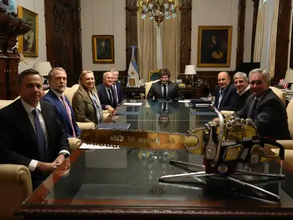 Respuesta oficial a la derrota electoral: reuniones estratégicas y respaldo internacional