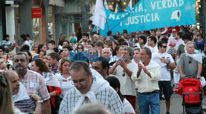 Multitudinaria marcha y duras críticas al gobierno nacional 