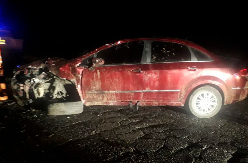Chocó a un camión y se fue caminando