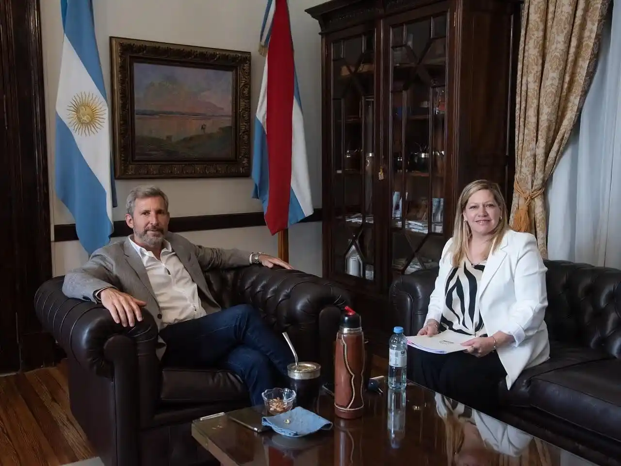 Bentos se mostró con el gobernador hablando de problemáticas viales y
temas sociales