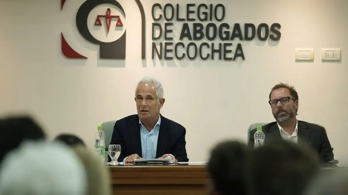 Falbo y Molina en el Colegio de Abogados