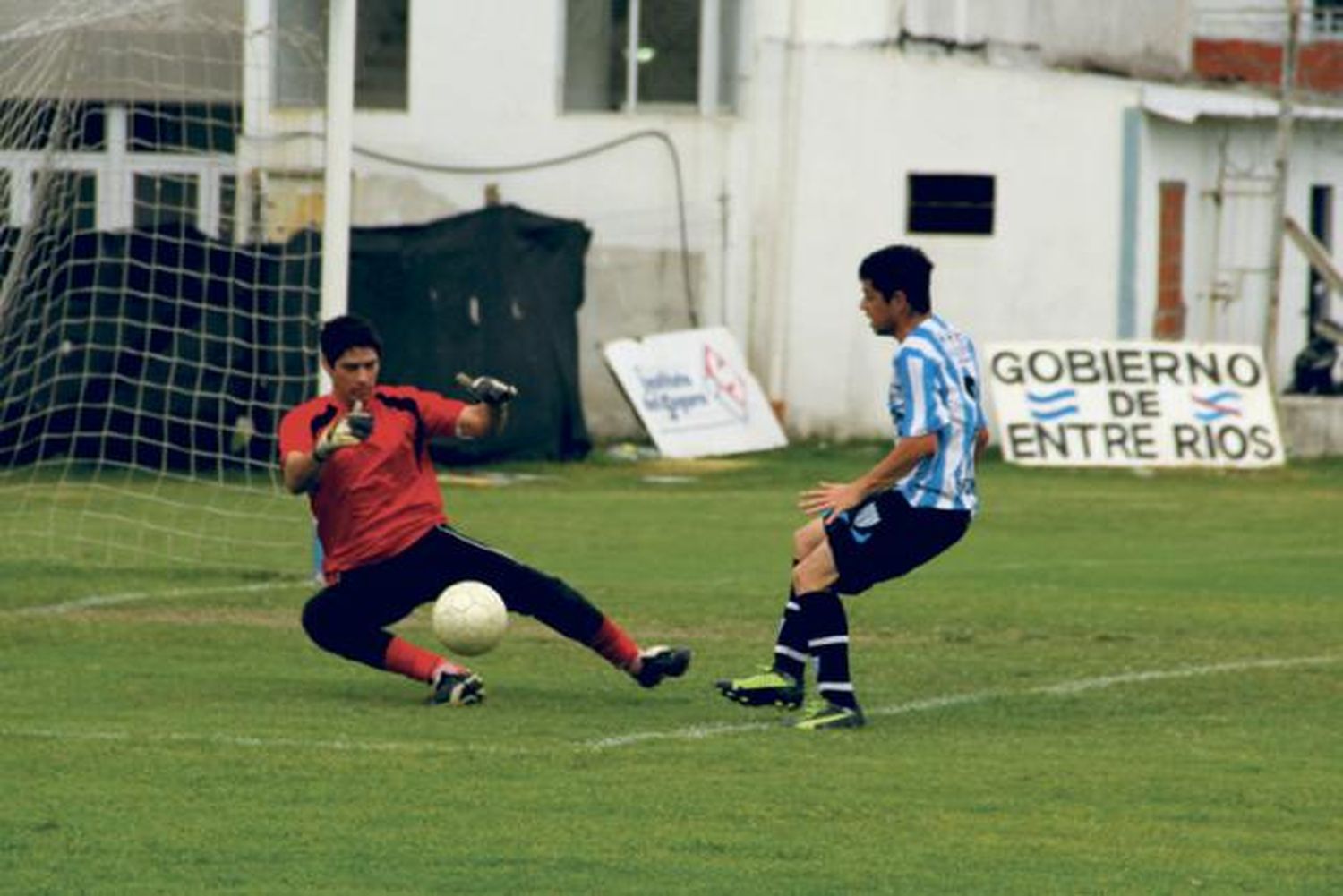 Juventud Urdinarrain fue todo coraje, ganó en los penales y logró un ascenso histórico