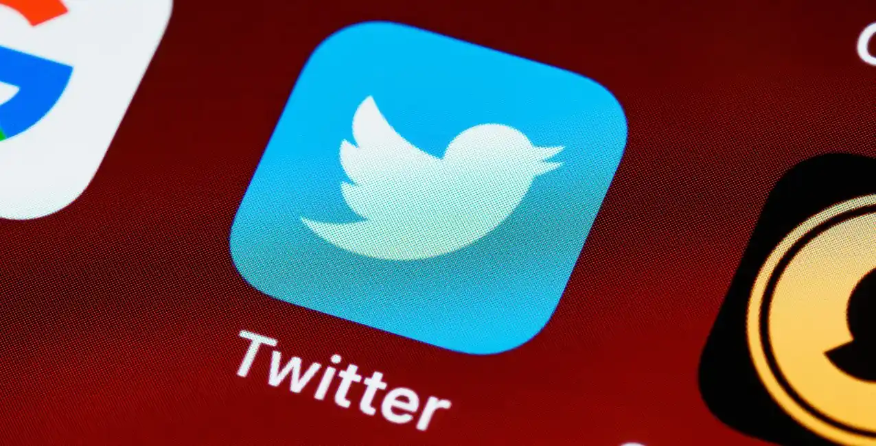 Twitter cambió la manera de mostrar los tweets para que los usuarios reciban más recomendaciones