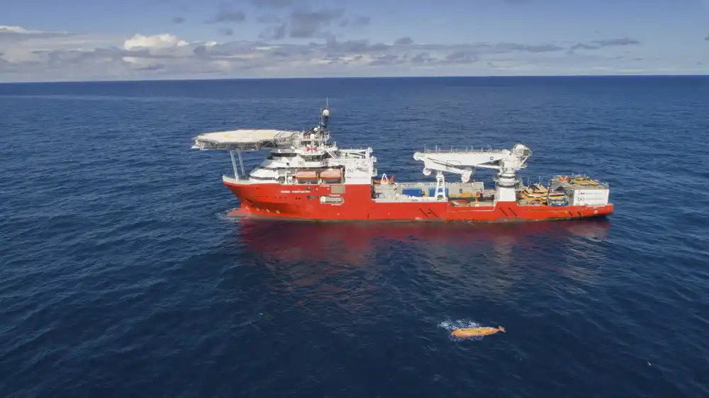 Llega a Sudáfrica el buque que encontró al submarino San Juan