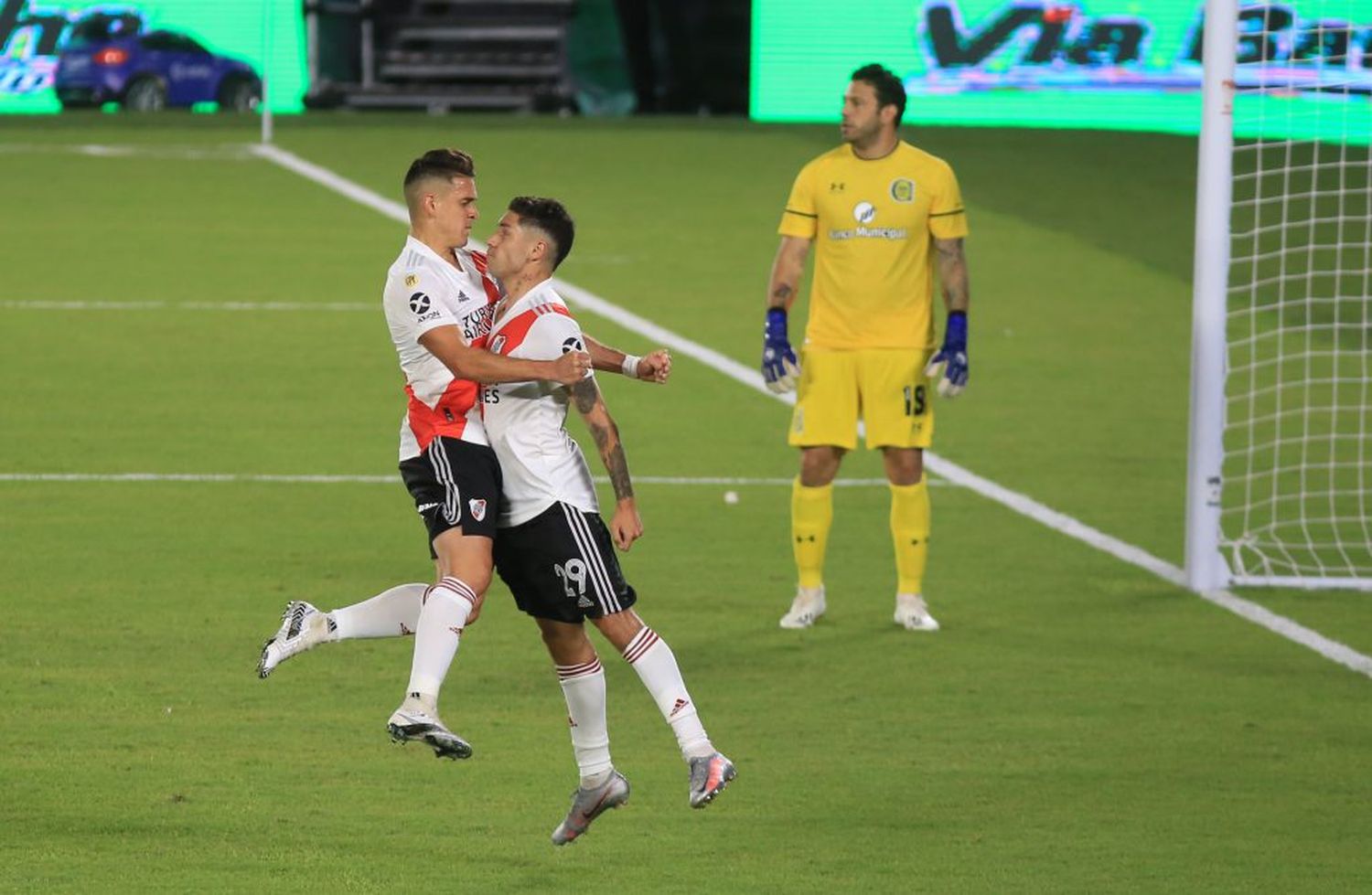 River goleó a Central en  su regreso al Monumental