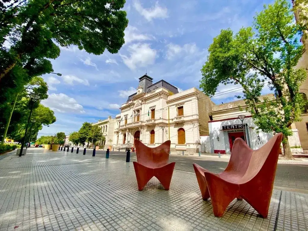 Ubicada 238 kilómetros de Tandil , la ciudad se prepara para recibir visitantes con propuestas pensadas para toda la familia.