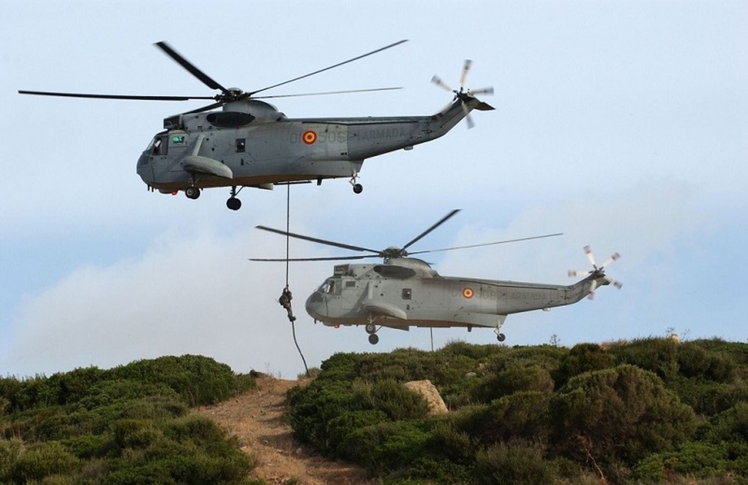 España cede seis helicópteros SH-3D Sea King a la Marina de Guerra del Perú