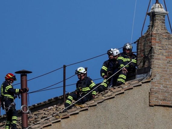 El Vaticano ya instaló la chimenea en la Capilla Sixtina para el cónclave