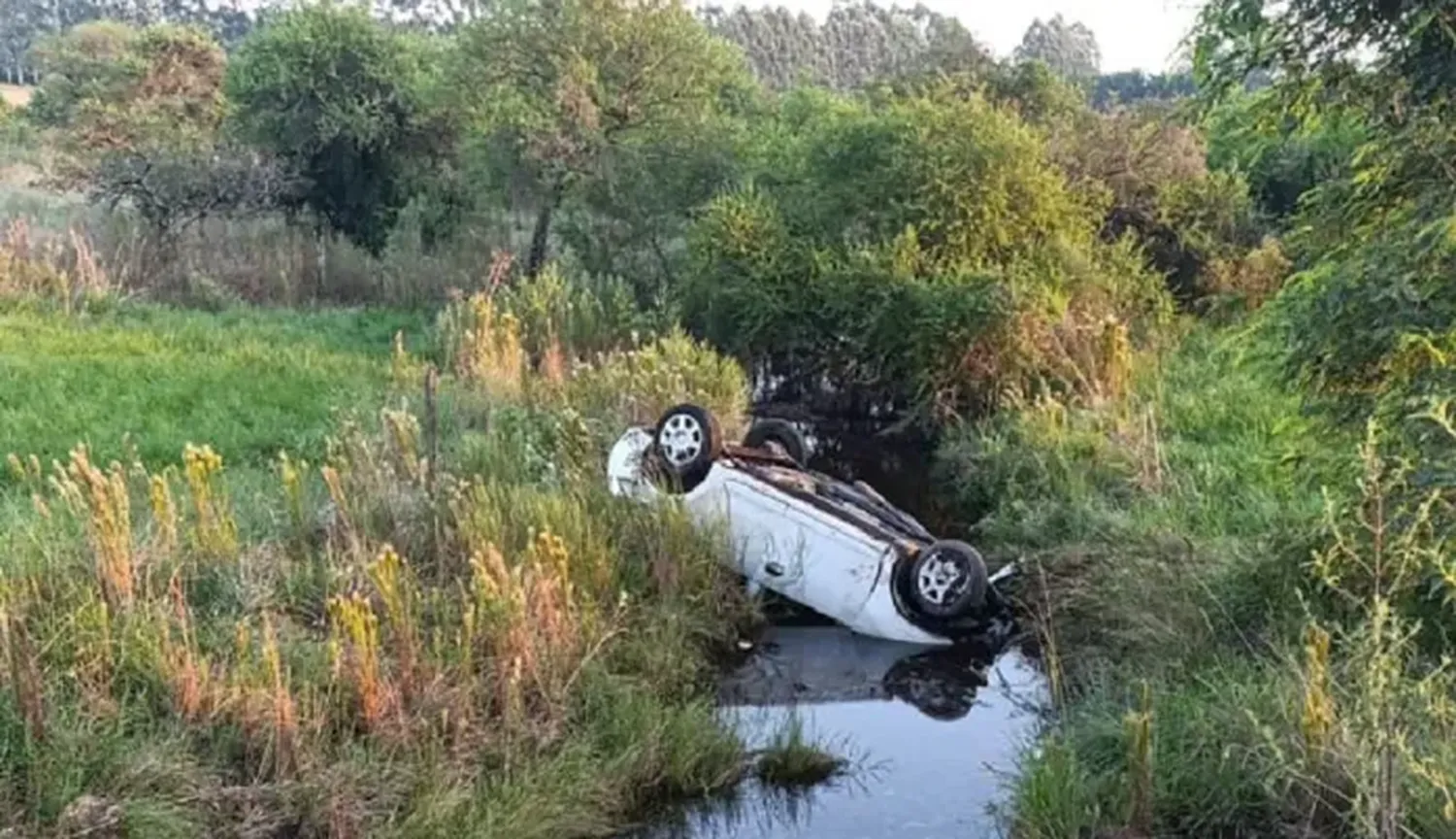 Violento vuelco en Entre Ríos: el automovilista se salvó de milagro