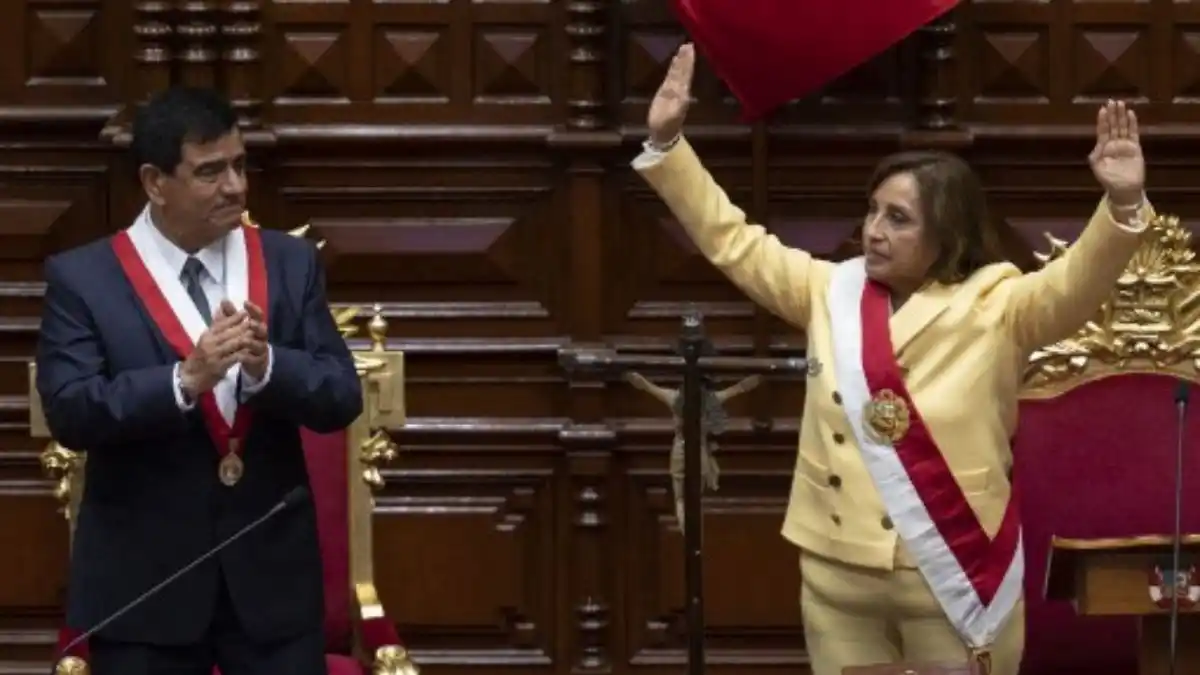 ¡HISTÓRICO! DINA BOLUARTE: la primera mujer que asume la presidencia de Perú  