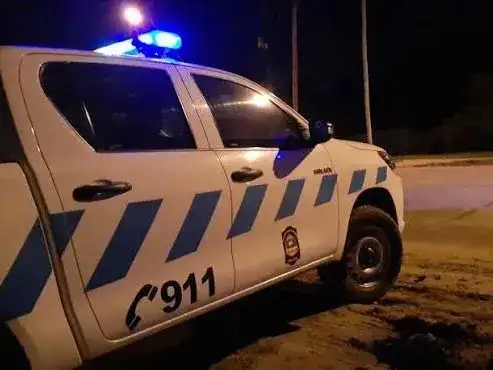 Detuvieron a una mujer por irrumpir en una vivienda y amenazar a una familia