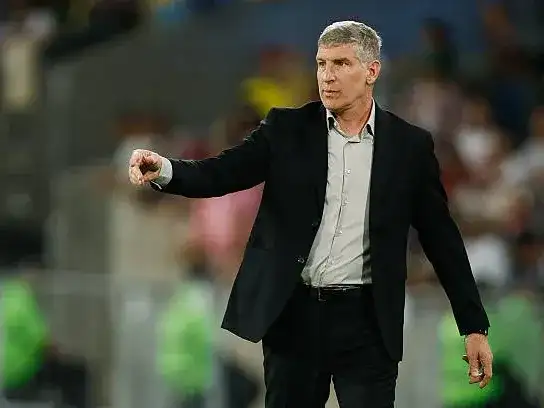Palermo, entrenador de Platense.