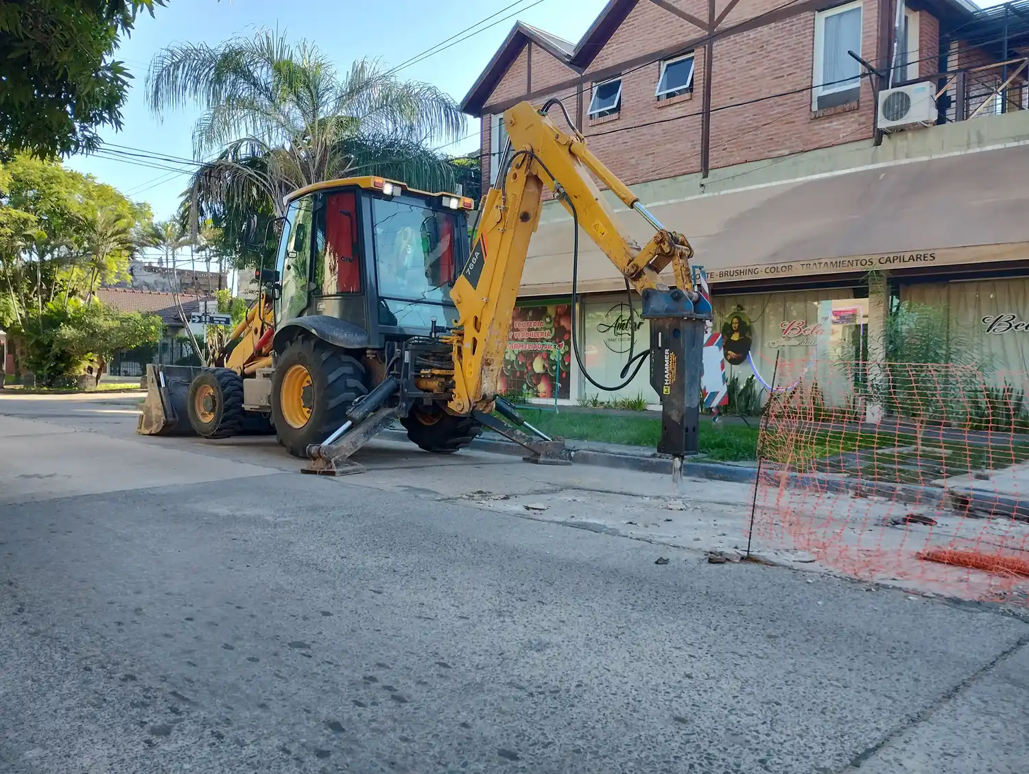 Avanzan las obras de bacheo en múltiples arterias pavimentadas de Capital