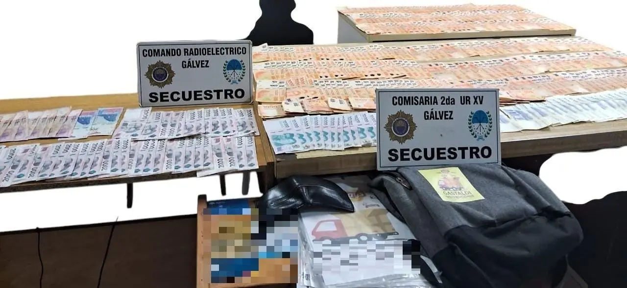 Le robó a un viajante de la región $1.400.000 y lo "escondió" en la mochila del baño de su casa