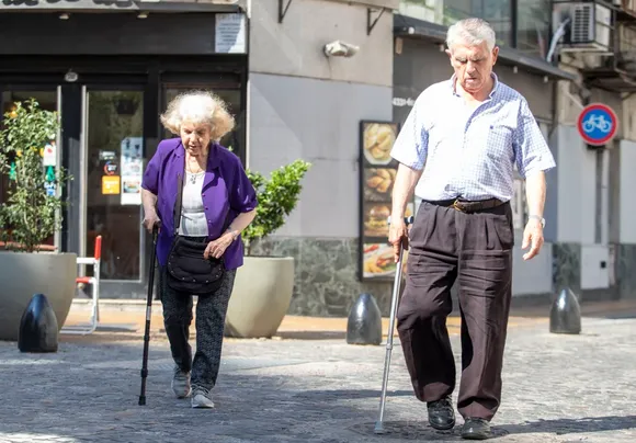 Jubilaciones: confirman aumento del 2,4% en los haberes de abril y el bono de $70.000